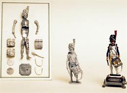 1-	A871BB592	FIGURINE KIT, SOUS COUCHÉE, PEINTE	90M	LC