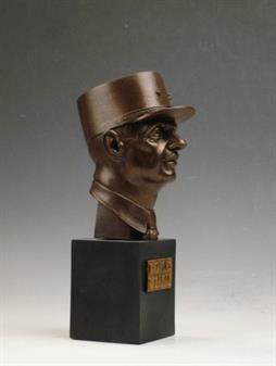 28-	1010775	DE GAULLE EN KÉPI DE PROFIL	1/6	LC	-	180 €